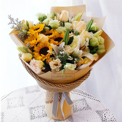 花材5朵向日葵 11朵槟玫瑰 2支多头百合鲜花包装牛皮纸包装,麻片搭配