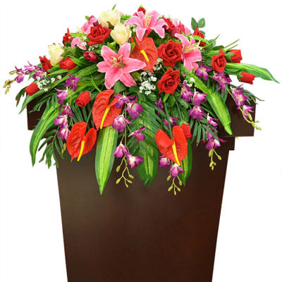 粉百合,红掌,杨兰,栀子叶散尾葵,巴西叶款式包装桌花,讲台花花篮寓意